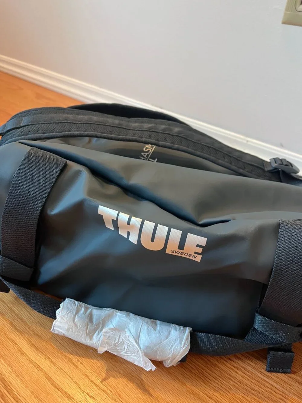 BRAND NEW Thule Chasm 40L Duffel Bag / Backpack / Black
